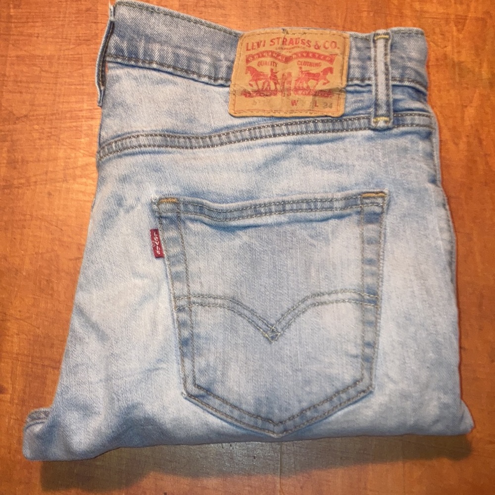 👖🇺🇸 LEVI’s Jeans Light Blue Worn-In 31x34 Jeans - Small Tear (See Photo) 🛻👖